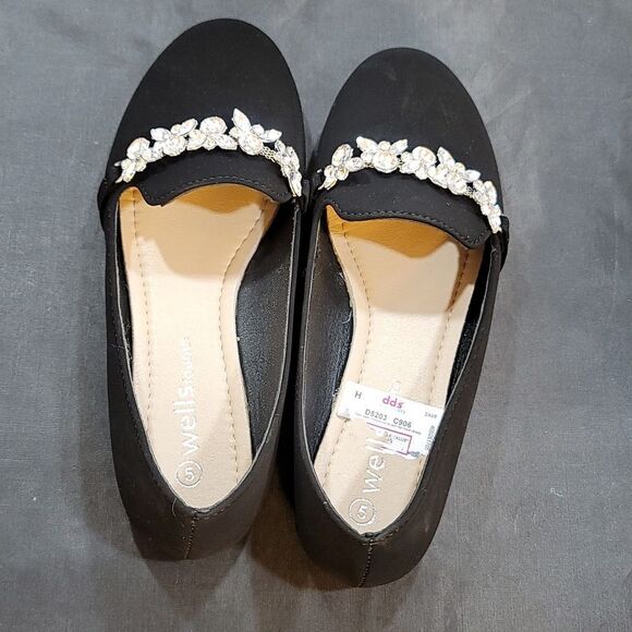 BRAND NEW WELLSFOUNTN WOMEN'S RHINESTONE DECOR  FAUX SUEDE FLAT SHOE - Picture 5 of 16